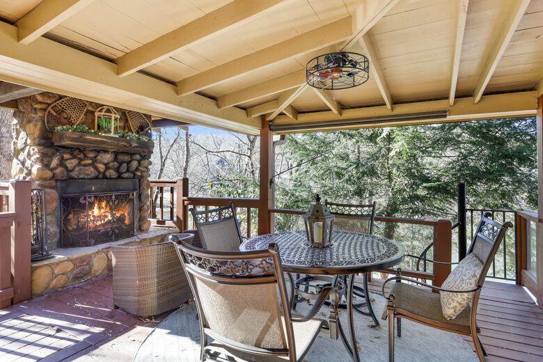 Stunning Lakeside Retreat - Morganton, Georgia