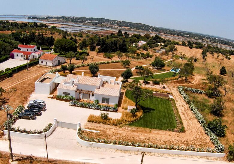 Casa Pintas - Mexilhoeira Grande, Portugal