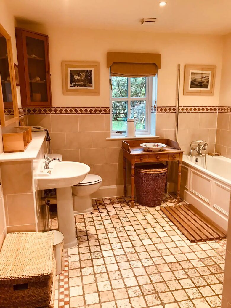 4 Bed Country Home - Amport, Andover, United Kingdom