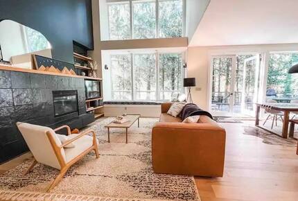 Modern Mt Hood Riverfront Cabin - Rhododendron, Oregon
