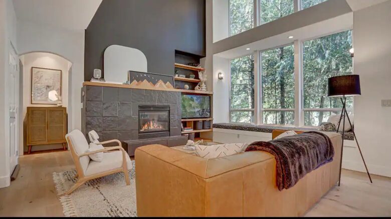 Modern Mt Hood Riverfront Cabin - Rhododendron, Oregon