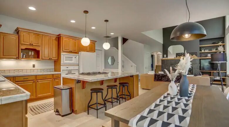 Modern Mt Hood Riverfront Cabin - Rhododendron, Oregon
