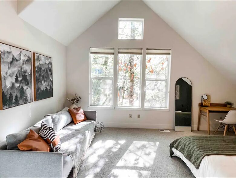 Modern Mt Hood Riverfront Cabin - Rhododendron, Oregon