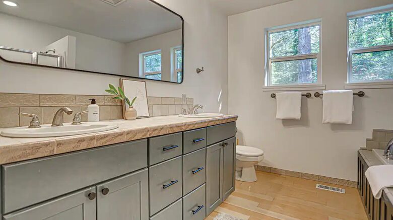 Modern Mt Hood Riverfront Cabin - Rhododendron, Oregon