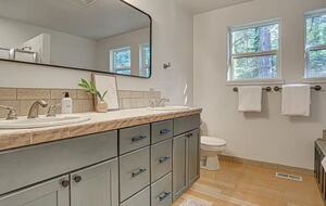 Modern Mt Hood Riverfront Cabin - Rhododendron, Oregon