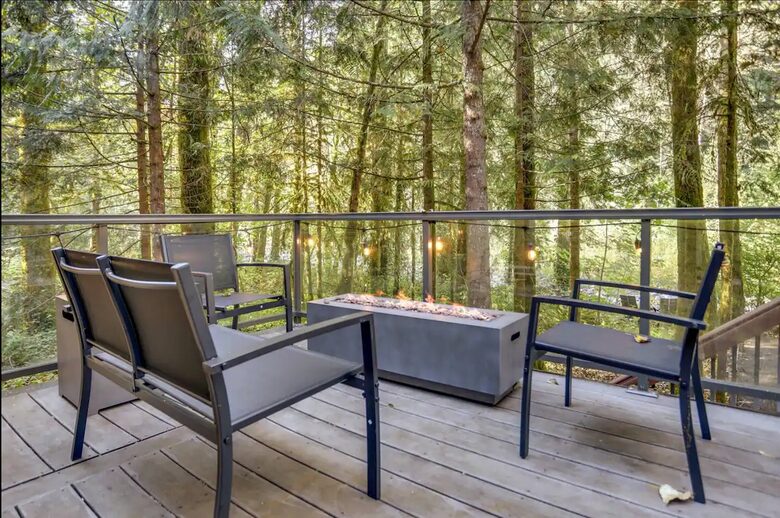Modern Mt Hood Riverfront Cabin - Rhododendron, Oregon