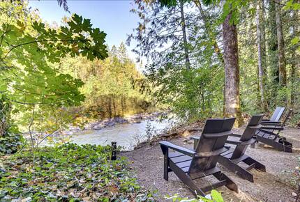 Modern Mt Hood Riverfront Cabin - Rhododendron, Oregon