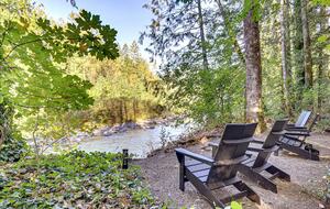 Modern Mt Hood Riverfront Cabin - Rhododendron, Oregon