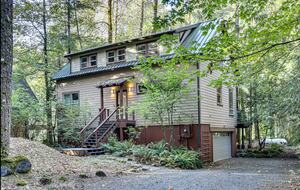 Modern Mt Hood Riverfront Cabin - Rhododendron, Oregon