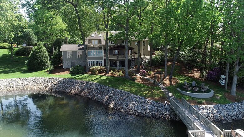 Sunset Paradise: Lakeside Retreat - Sherrills Ford, North Carolina
