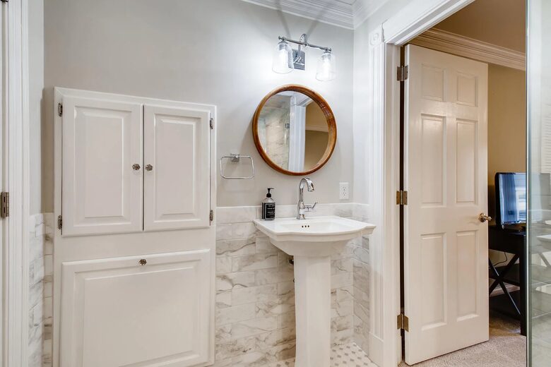 1st floor bath