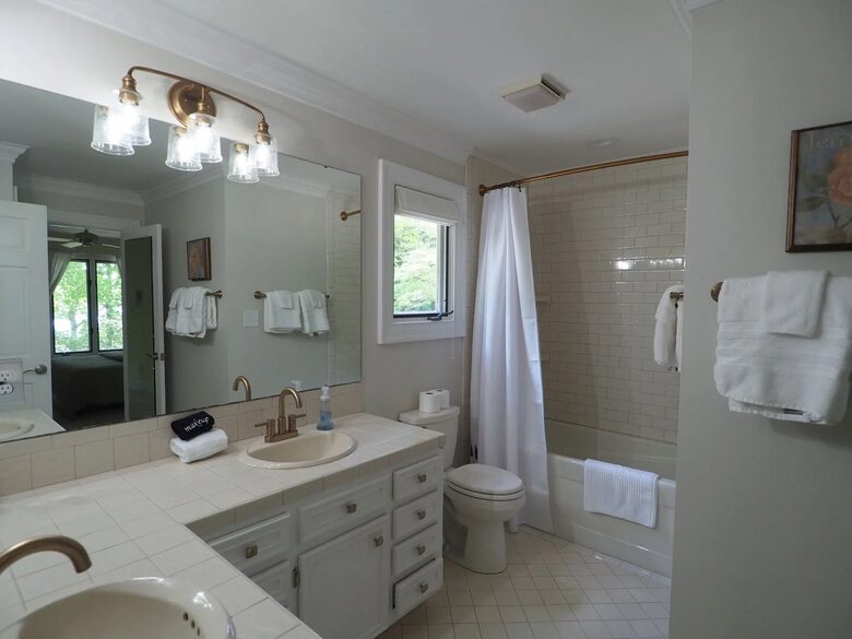 2nd floor guest bath