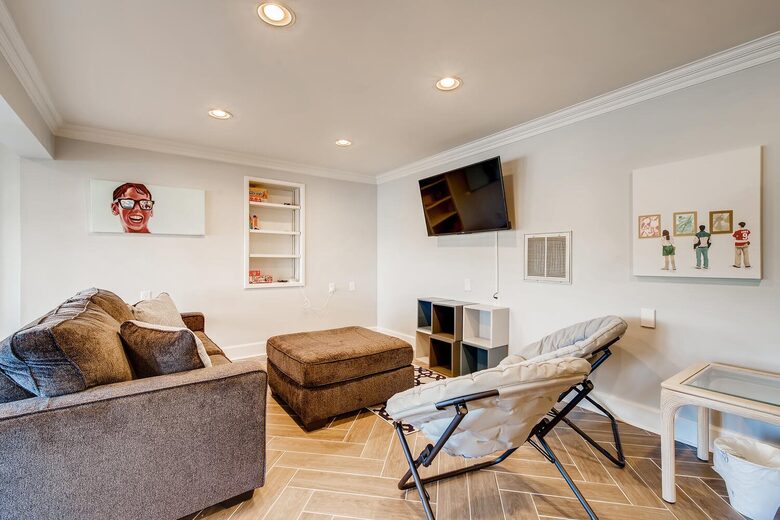 Lake level game /TV room