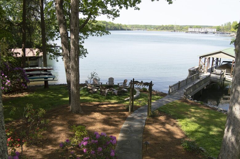 Sunset Paradise: Lakeside Retreat - Sherrills Ford, North Carolina