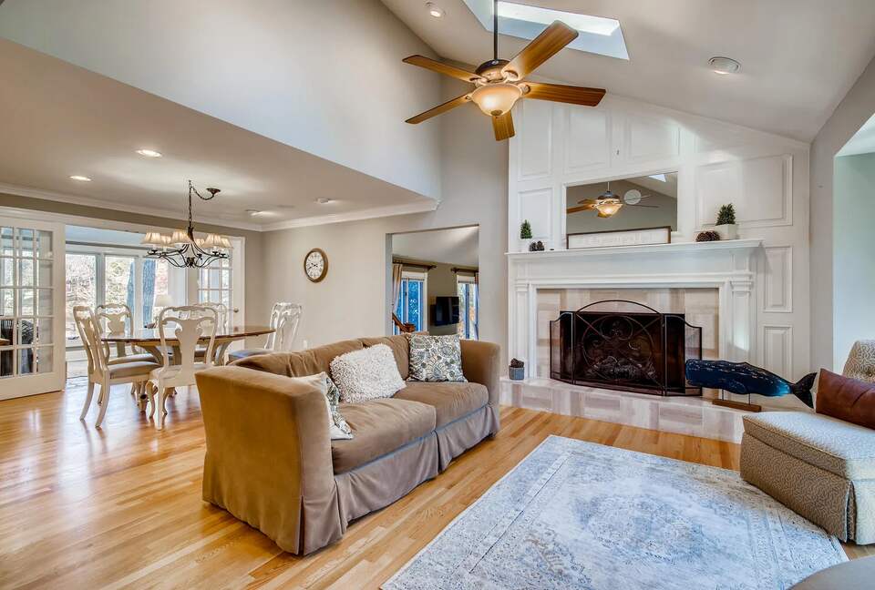 Sitting room and dining area