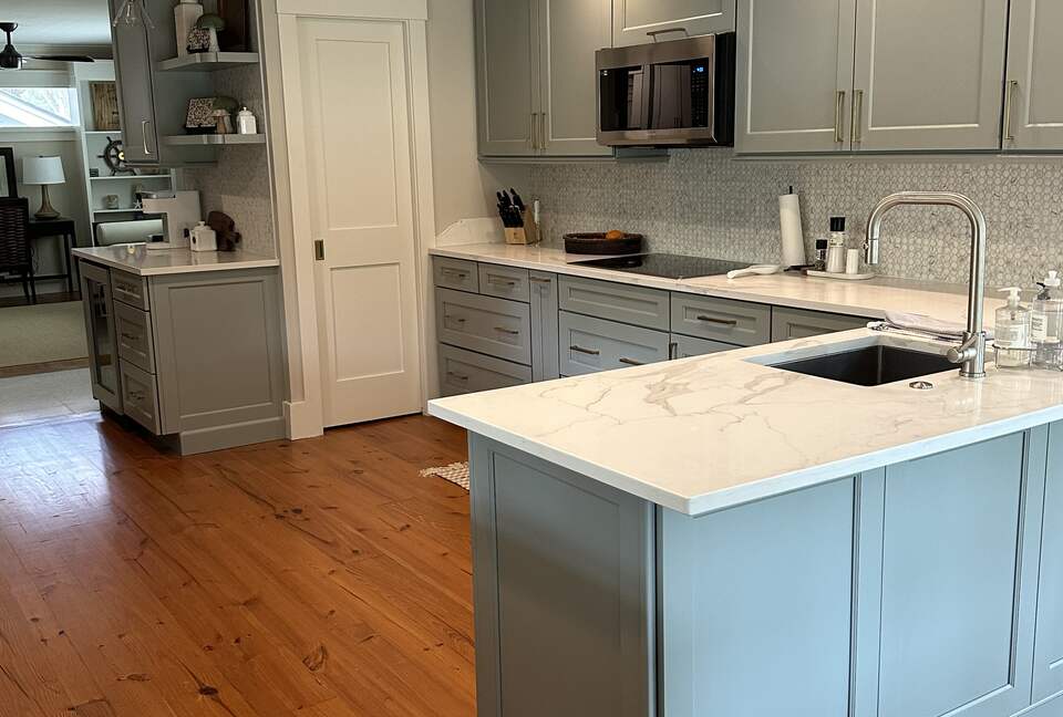 Fully equipped kitchen.
