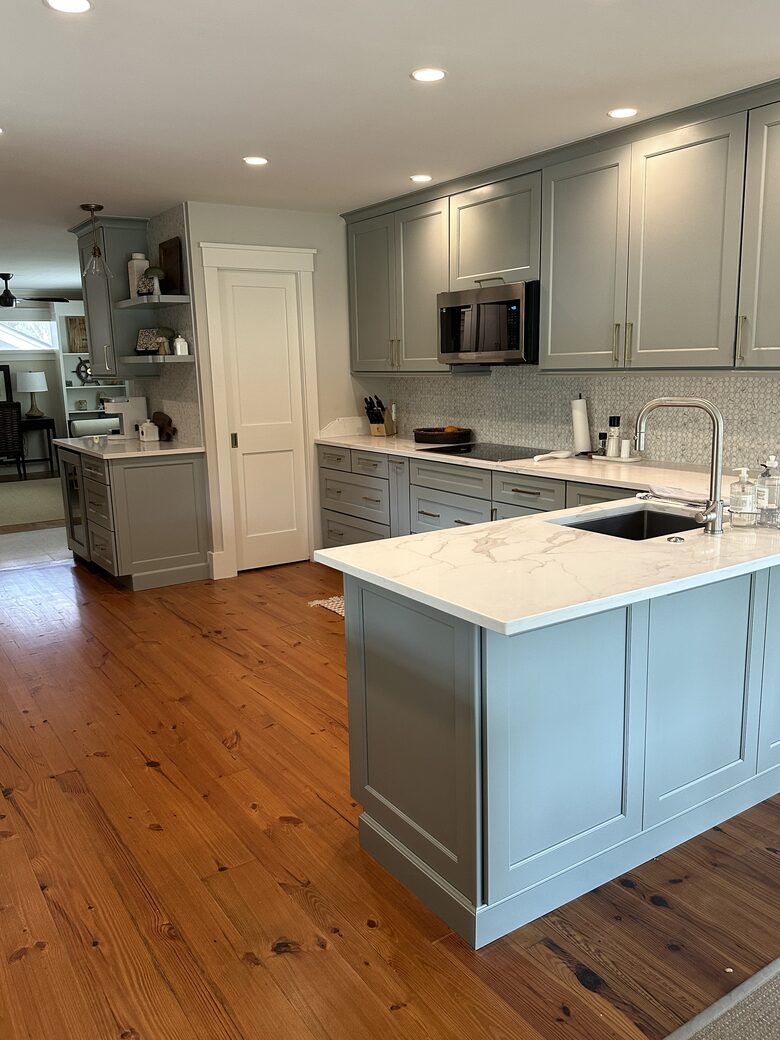 Fully equipped kitchen.