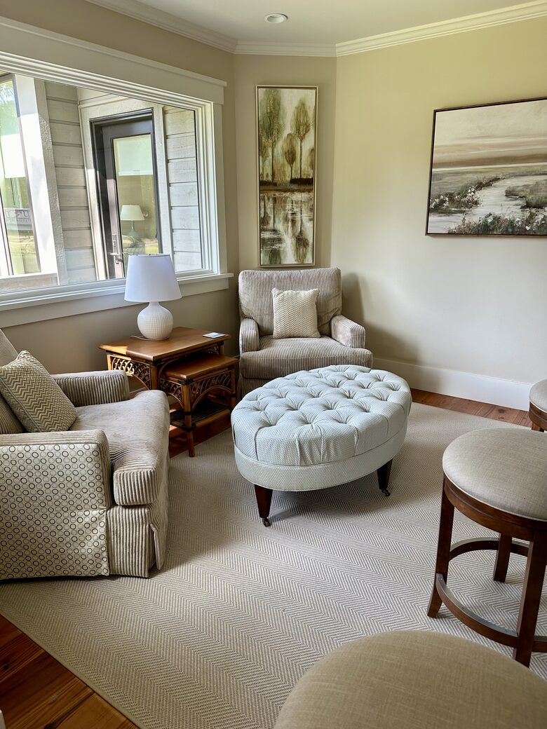 Sitting room off kitchen with lagoon views.