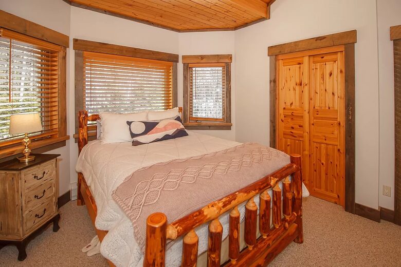 Rustic-Chic Chalet - Wilmington, Vermont