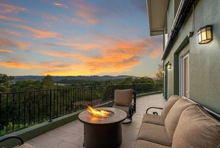 Healdsburg Retreat: Views & Vineyards - Healdsburg, California