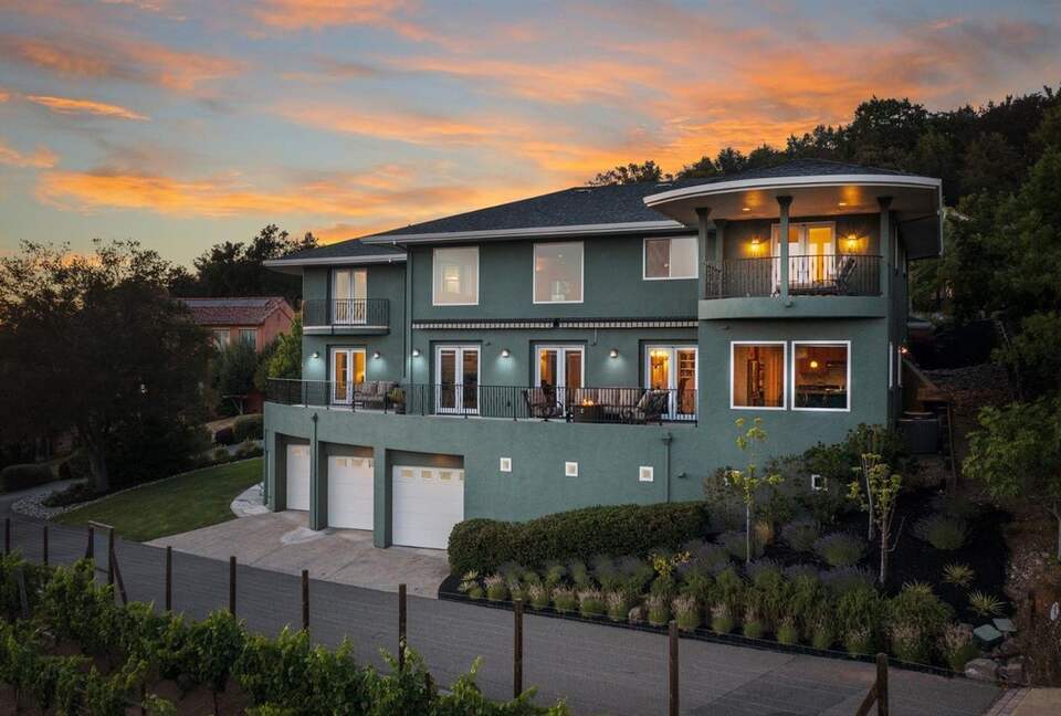 Healdsburg Retreat: Views & Vineyards - Healdsburg, California