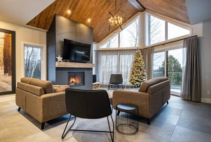 Mountain Golf Retreat: 5-Bedroom near Tremblant Ski Resort - Mont-Tremblant, Canada
