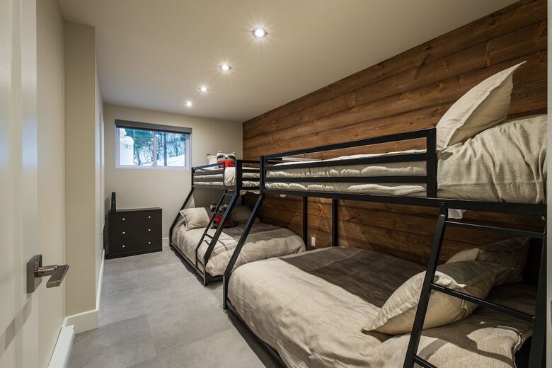 Mountain Golf Retreat: 5-Bedroom near Tremblant Ski Resort - Mont-Tremblant, Canada