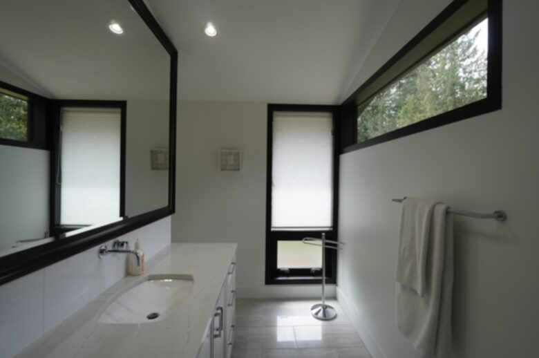 West Vancouver Contemporary Hideaway - West Vancouver, Canada