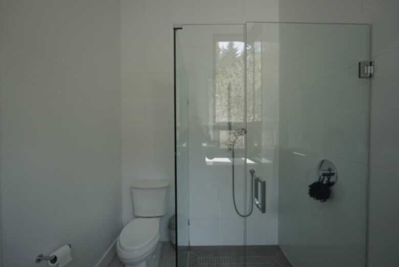 West Vancouver Contemporary Hideaway - West Vancouver, Canada