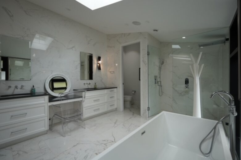 West Vancouver Contemporary Hideaway - West Vancouver, Canada
