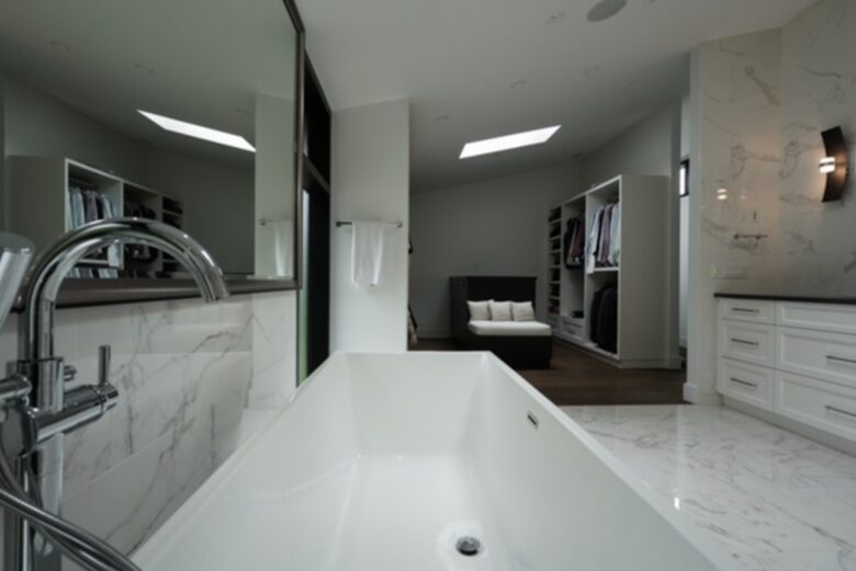 West Vancouver Contemporary Hideaway - West Vancouver, Canada