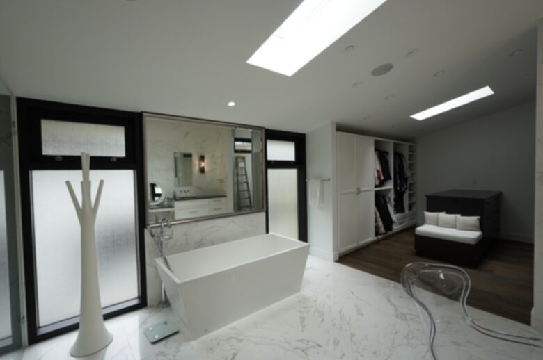 West Vancouver Contemporary Hideaway - West Vancouver, Canada