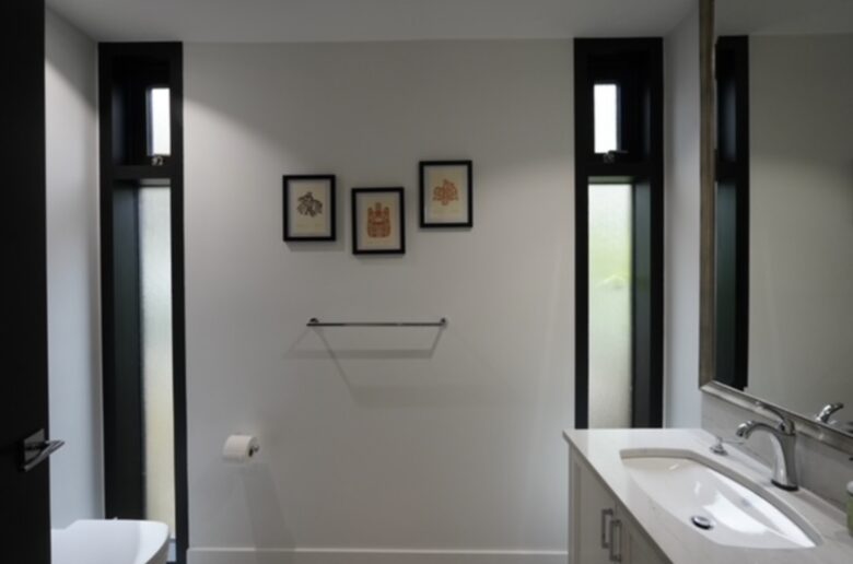 West Vancouver Contemporary Hideaway - West Vancouver, Canada