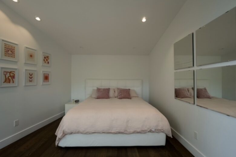 West Vancouver Contemporary Hideaway - West Vancouver, Canada