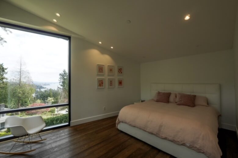 West Vancouver Contemporary Hideaway - West Vancouver, Canada
