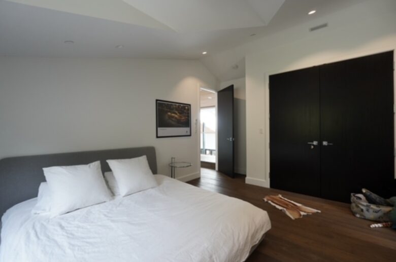 West Vancouver Contemporary Hideaway - West Vancouver, Canada