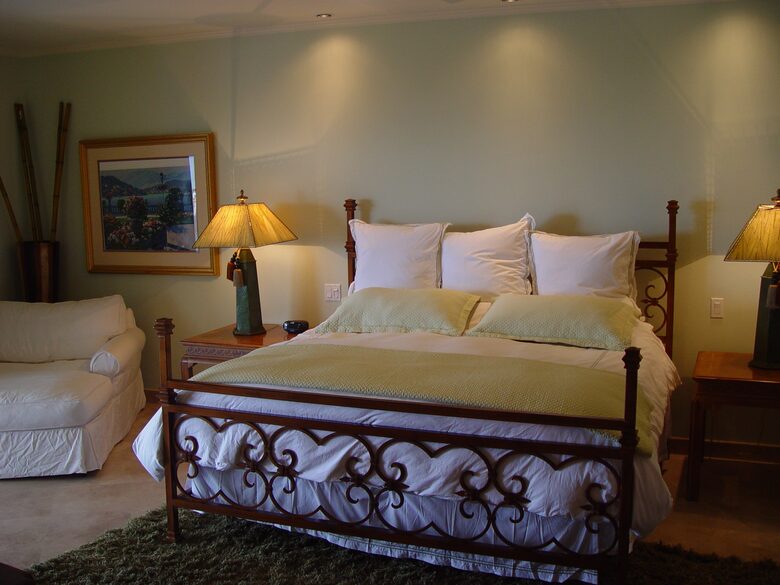 2nd master bedroom; king bed; ocean view; opens to balcony