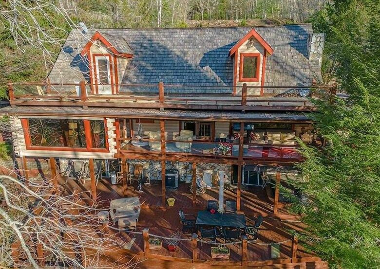 Stunning Lakeside Retreat - Morganton, Georgia