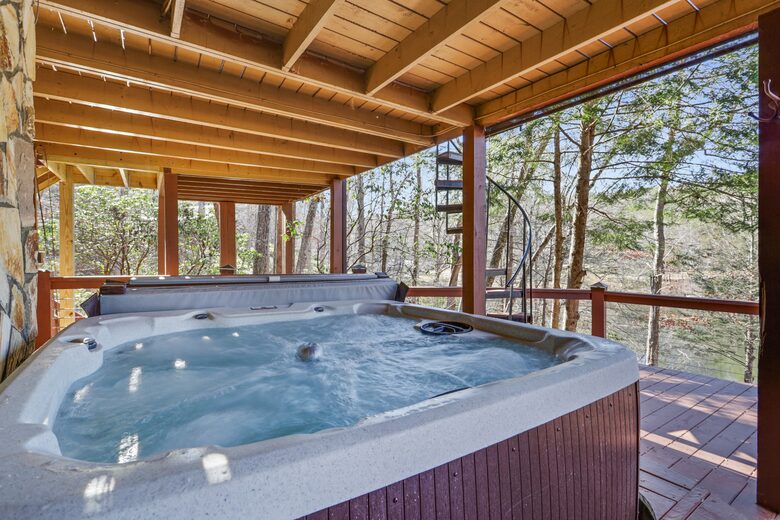 Stunning Lakeside Retreat - Morganton, Georgia