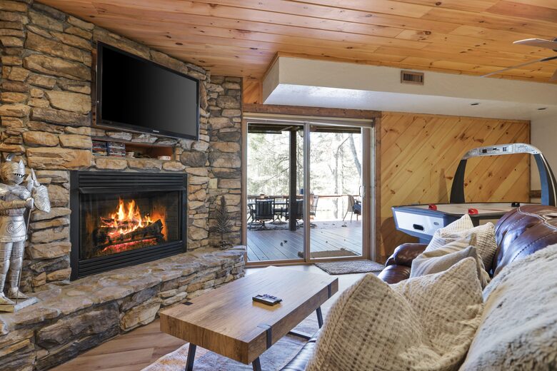 Stunning Lakeside Retreat - Morganton, Georgia
