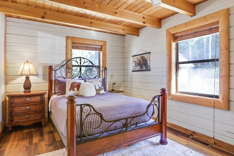 Stunning Lakeside Retreat - Morganton, Georgia