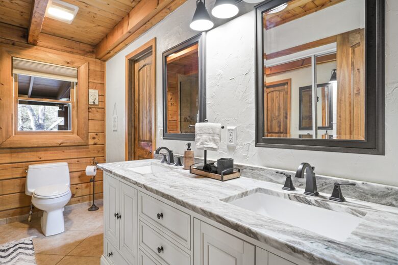 Stunning Lakeside Retreat - Morganton, Georgia