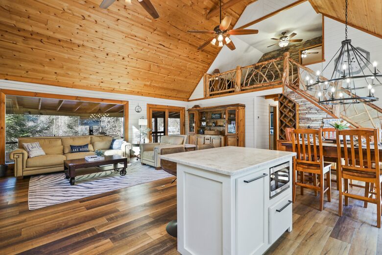 Stunning Lakeside Retreat - Morganton, Georgia