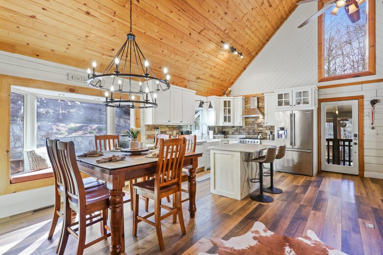 Stunning Lakeside Retreat - Morganton, Georgia