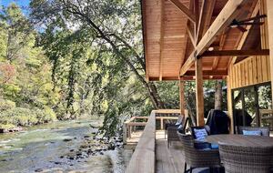 Stunning Riverside Retreat - Ellijay, Georgia
