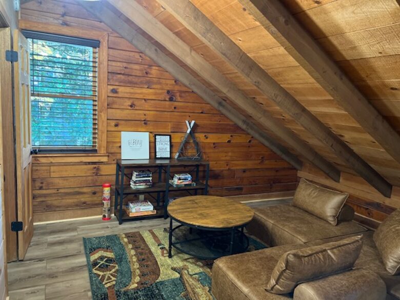 Stunning Riverside Retreat - Ellijay, Georgia