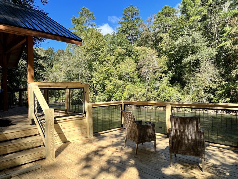 Stunning Riverside Retreat - Ellijay, Georgia
