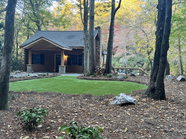 Stunning Riverside Retreat - Ellijay, Georgia