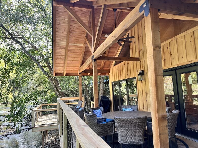 Stunning Riverside Retreat - Ellijay, Georgia
