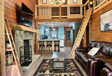 Stunning Riverside Retreat - Ellijay, Georgia